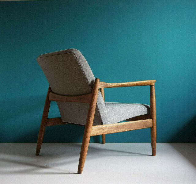 The pari of vintage armchair form mid century designed by edmund homa and footstool, gray upholstery, restored – A rare vintage treasure