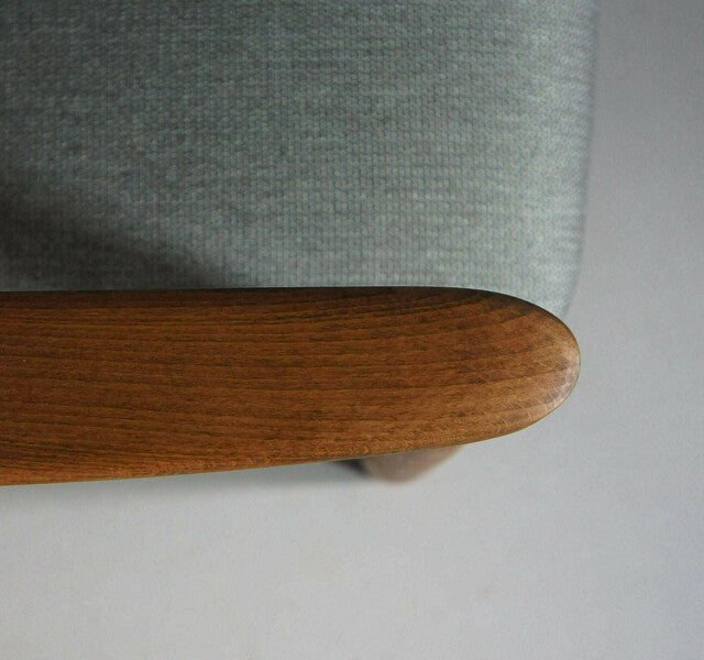 The pari of vintage armchair form mid century designed by edmund homa and footstool, gray upholstery, restored – A rare vintage treasure