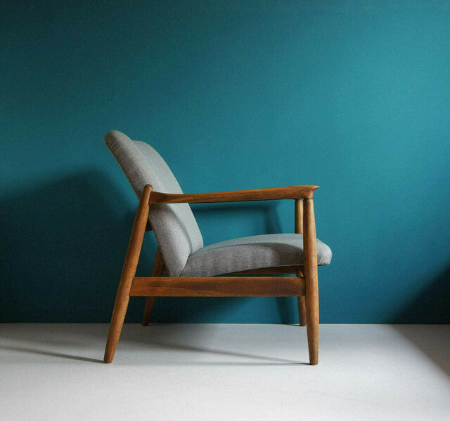 The pari of vintage armchair form mid century designed by edmund homa and footstool, gray upholstery, restored – A rare vintage treasure