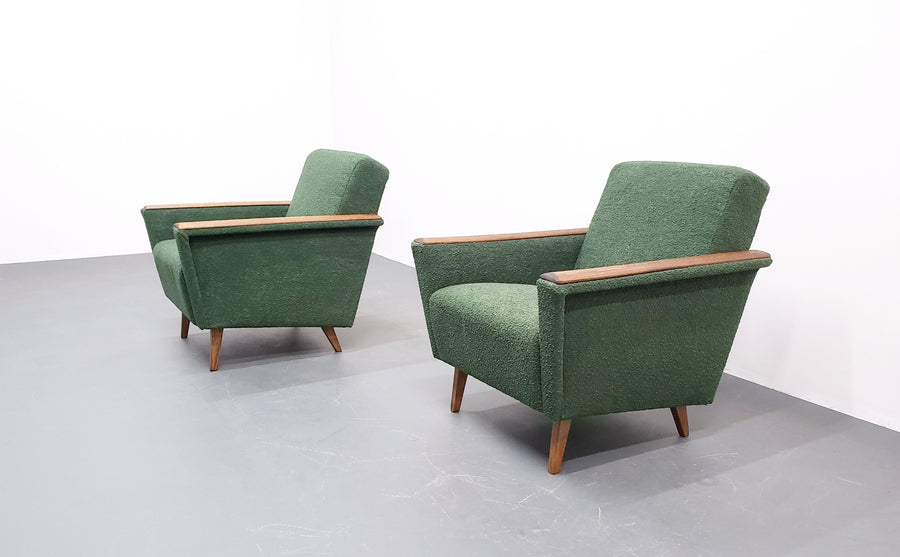 Set of two 1960 mid century danish loungers in green boucle – A rare vintage treasure