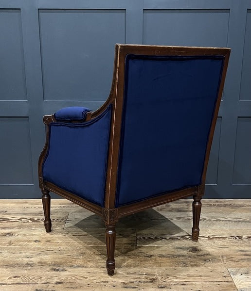 A pair of vintage french louis xvi armchairs – A rare vintage treasure