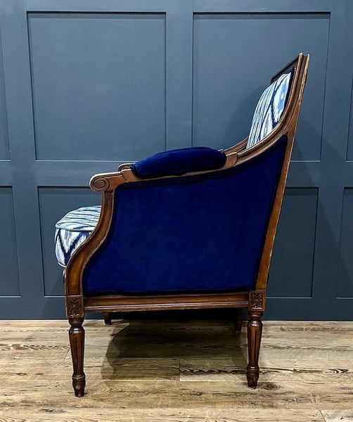 A pair of vintage french louis xvi armchairs – A rare vintage treasure