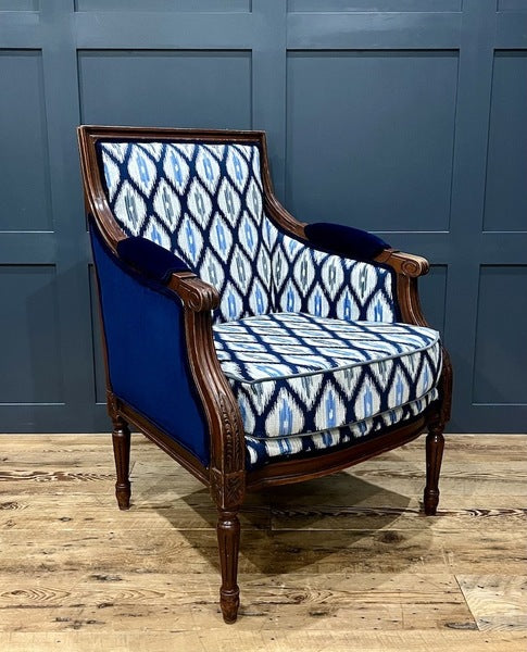 A pair of vintage french louis xvi armchairs – A rare vintage treasure