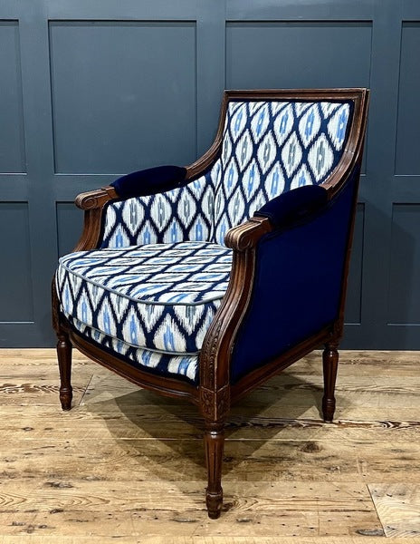 A pair of vintage french louis xvi armchairs – A rare vintage treasure