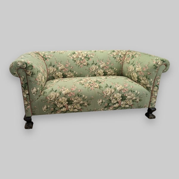 A chesterfield sofa, 1800s, antique – A rare vintage treasure