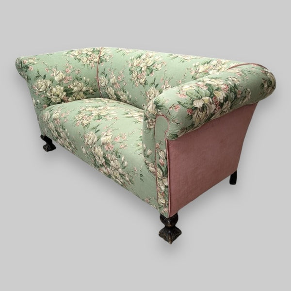 A chesterfield sofa, 1800s, antique – A rare vintage treasure