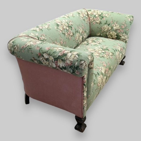 A chesterfield sofa, 1800s, antique – A rare vintage treasure