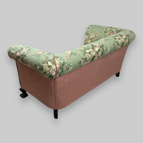 A chesterfield sofa, 1800s, antique – A rare vintage treasure