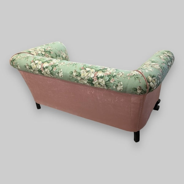 A chesterfield sofa, 1800s, antique – A rare vintage treasure